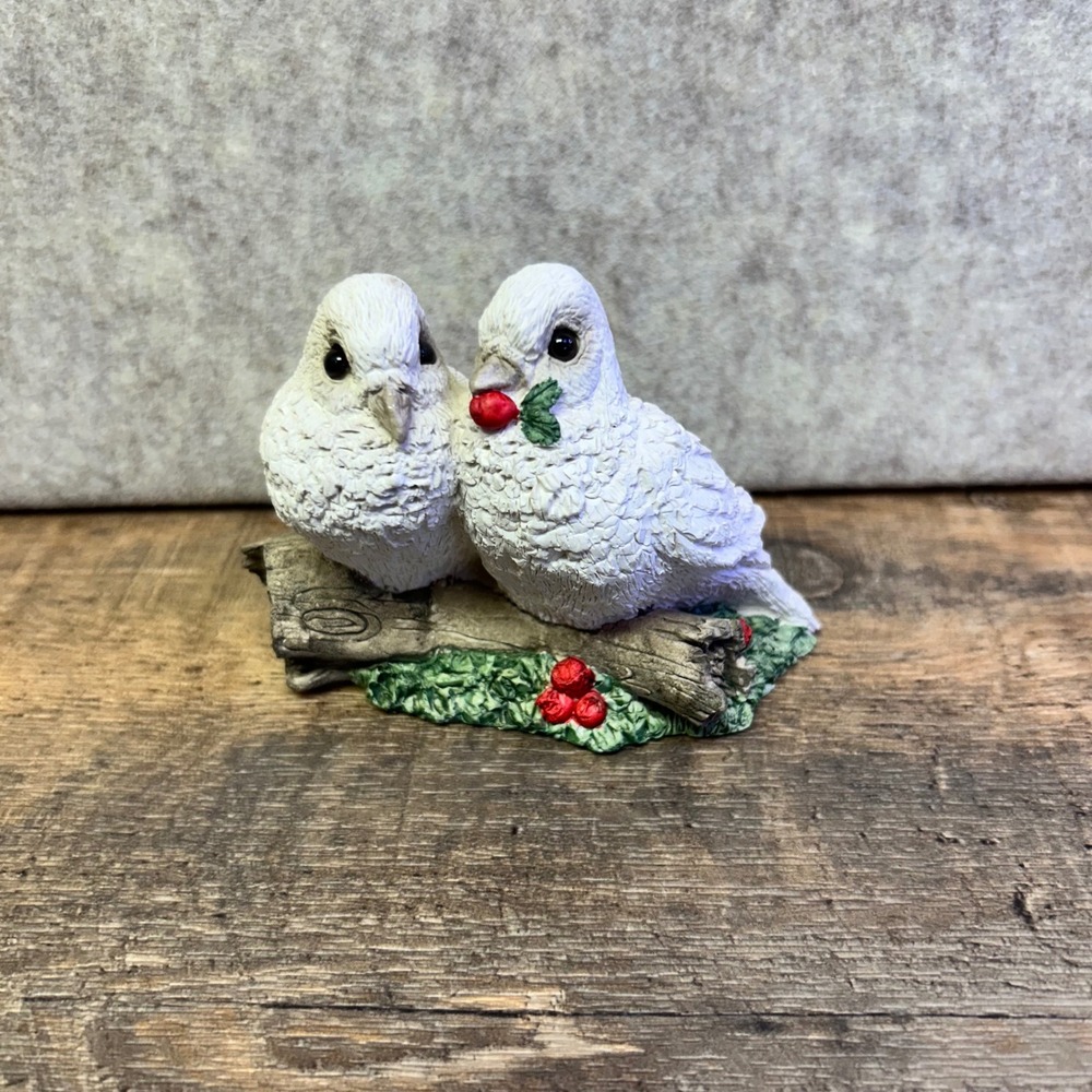 Stone Critters Doves Figurine SC 407 White Love Birds Holly Berries‎
